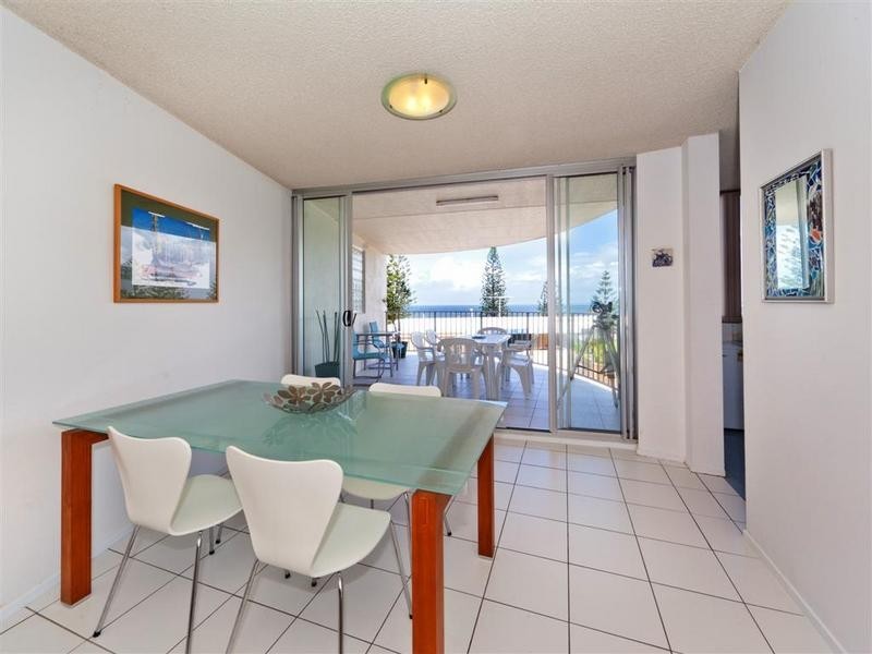 2/ 2 Burgess Street, Kings Beach QLD 4551