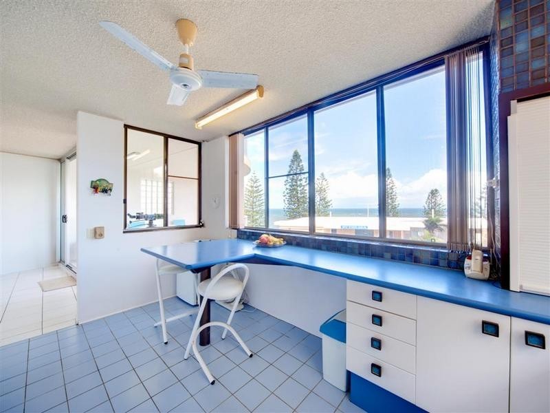 2/ 2 Burgess Street, Kings Beach QLD 4551