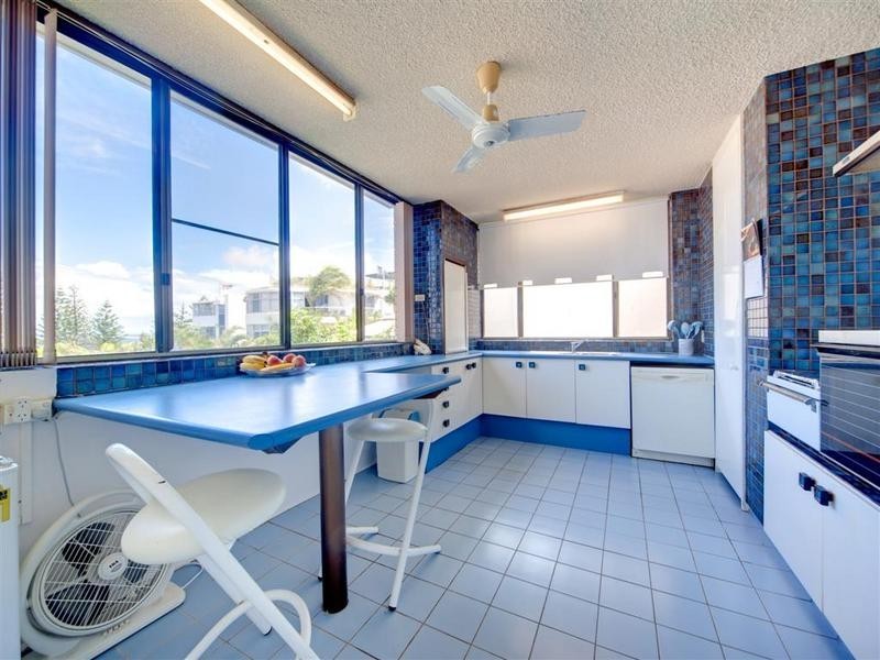 2/ 2 Burgess Street, Kings Beach QLD 4551