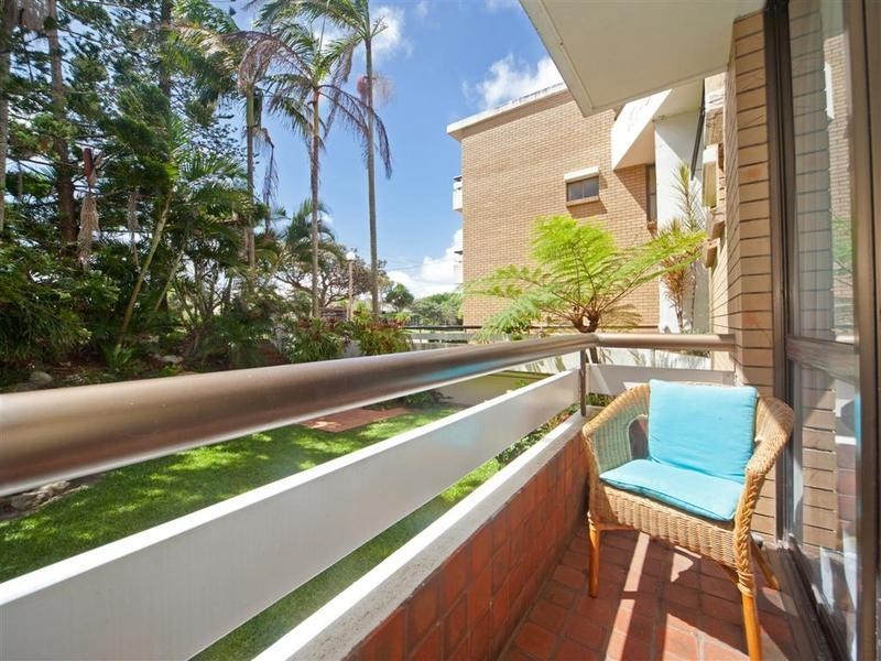 2/ 2 Burgess Street, Kings Beach QLD 4551