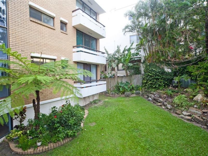 2/ 2 Burgess Street, Kings Beach QLD 4551