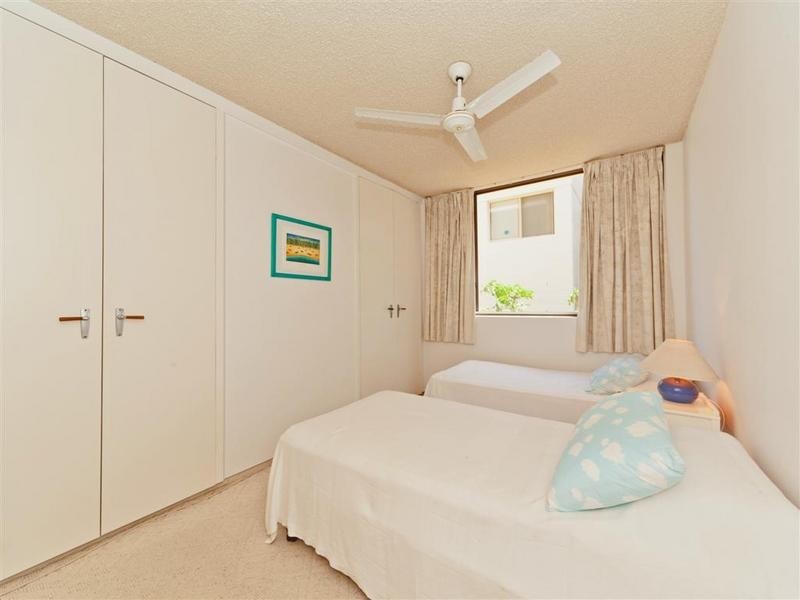 2/ 2 Burgess Street, Kings Beach QLD 4551