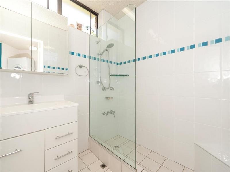 2/ 2 Burgess Street, Kings Beach QLD 4551