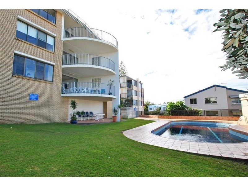 2/ 2 Burgess Street, Kings Beach QLD 4551