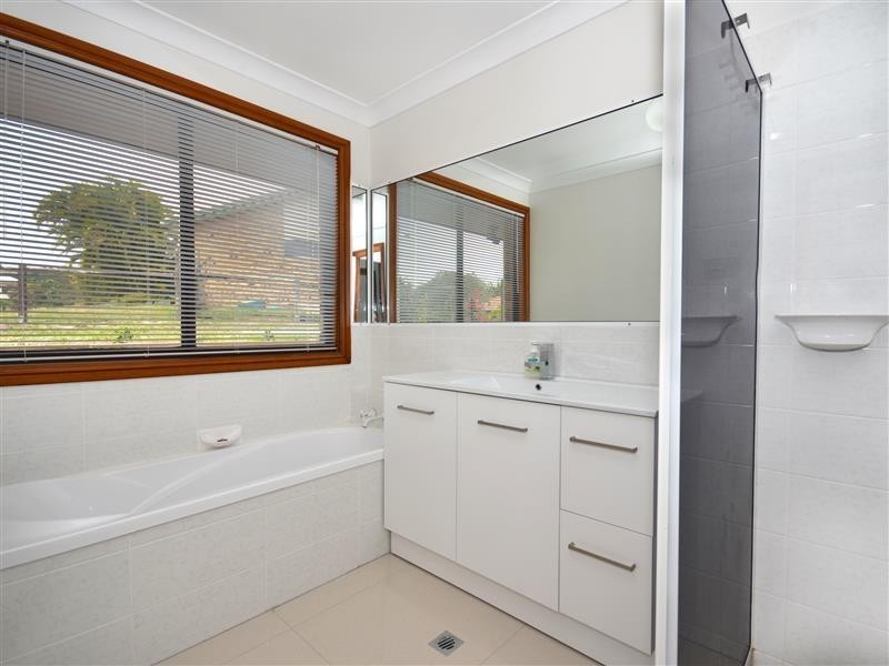 2 Ironbark Road, Little Mountain QLD 4551