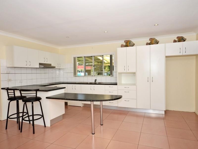 2 Jewel Street, Golden Beach QLD 4551