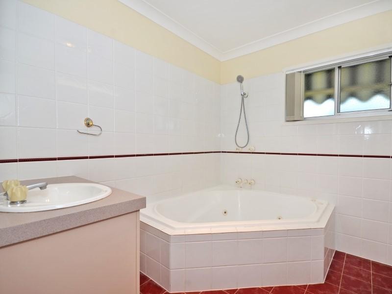 2 Jewel Street, Golden Beach QLD 4551