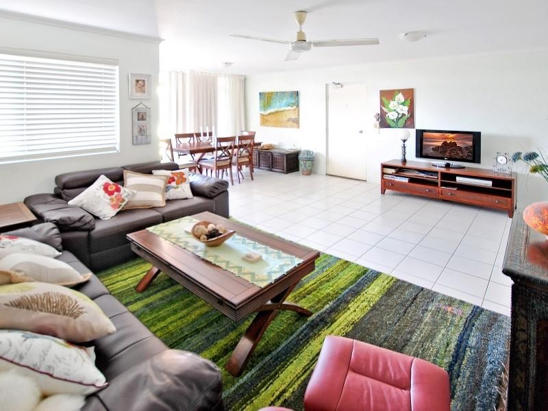 11/ 13 Landsborough Parade, Golden Beach QLD 4551