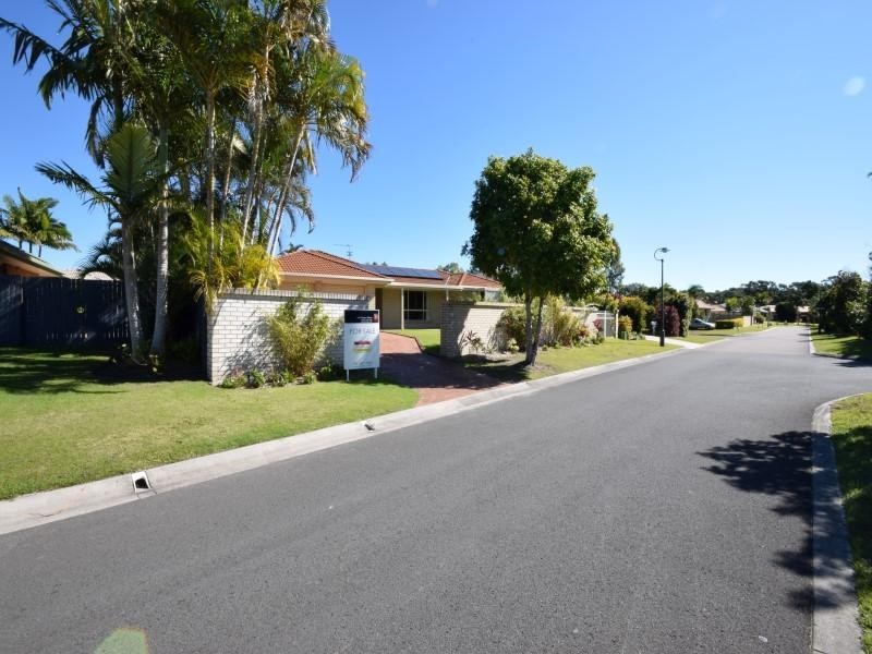 18 Kalowendha Avenue, Pelican Waters QLD 4551