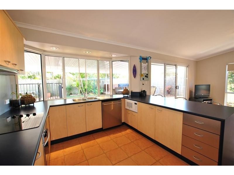 Warana QLD 4575