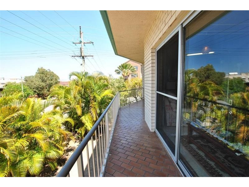 2/ 11 Moreton Parade, Kings Beach QLD 4551