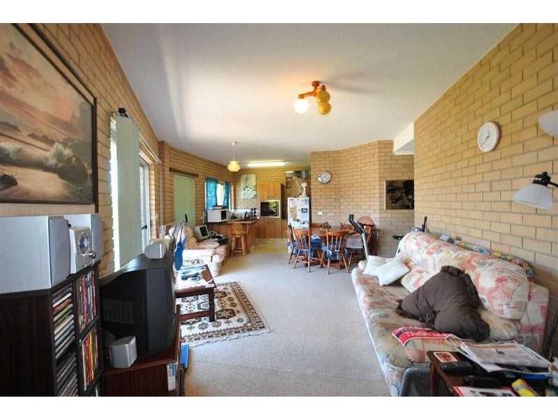 2/ 11 Moreton Parade, Kings Beach QLD 4551