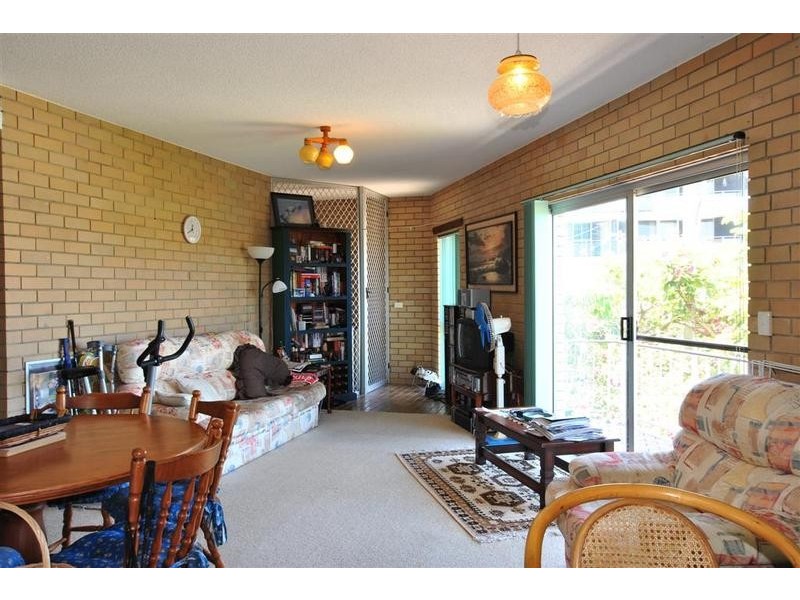 2/ 11 Moreton Parade, Kings Beach QLD 4551