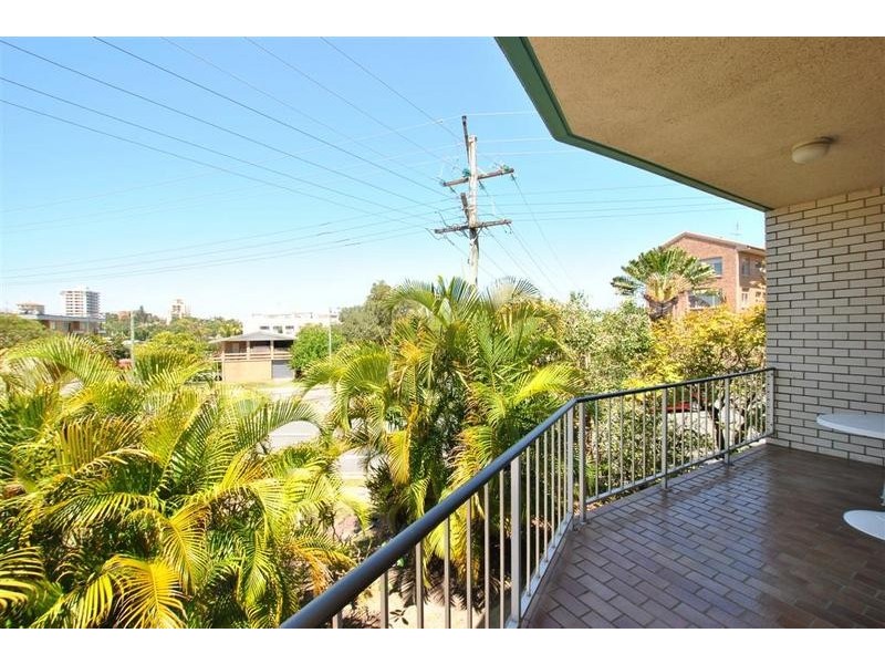 2/ 11 Moreton Parade, Kings Beach QLD 4551