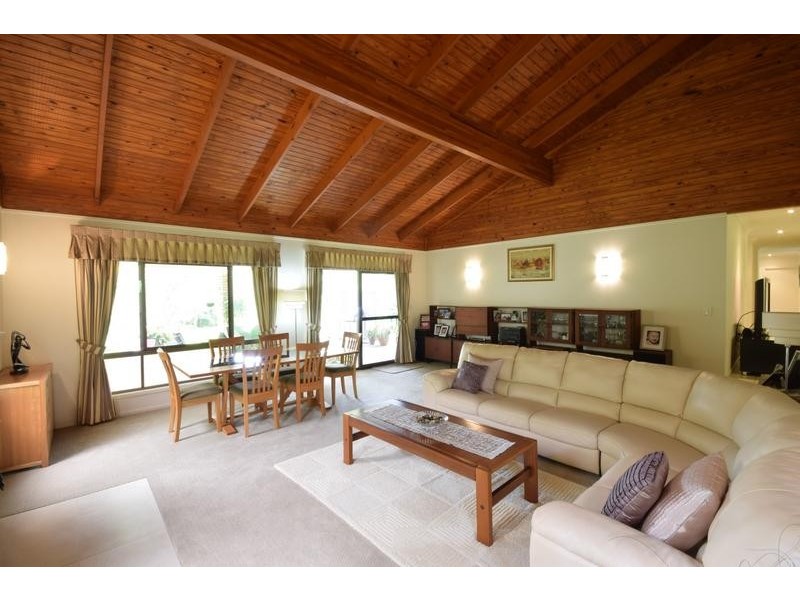 5 Kentucky Court, Little Mountain QLD 4551