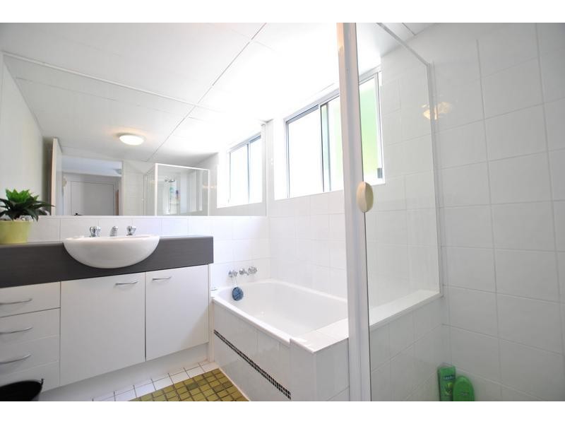 1/ 7 Mahia Terrace, Kings Beach QLD 4551