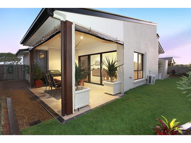 8 King Orchid Drive, Little Mountain QLD 4551