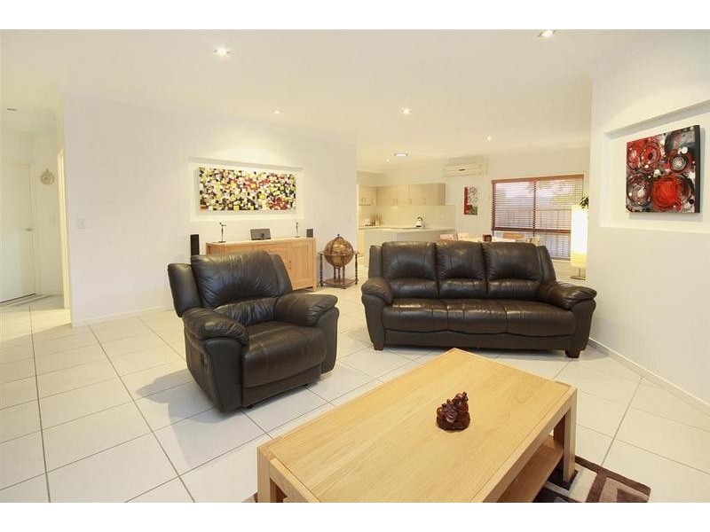 8 King Orchid Drive, Little Mountain QLD 4551