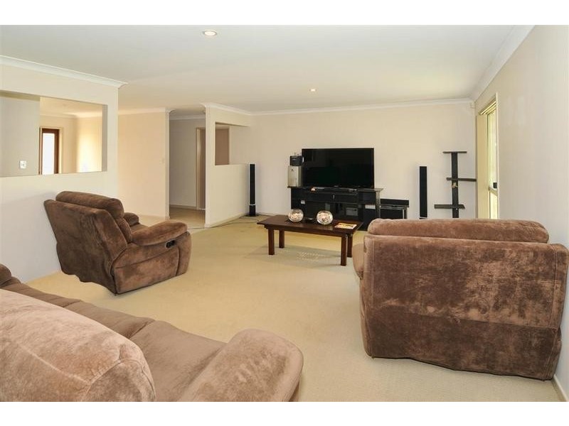 9 Kingsley Court, Little Mountain QLD 4551