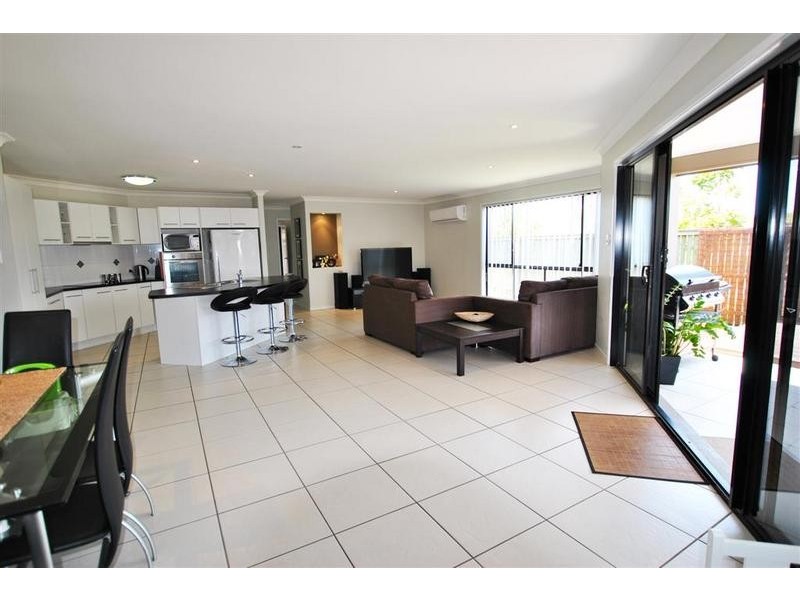 10 King Orchid Drive, Little Mountain QLD 4551