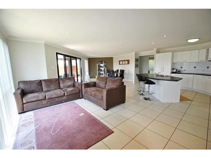 10 King Orchid Drive, Little Mountain QLD 4551
