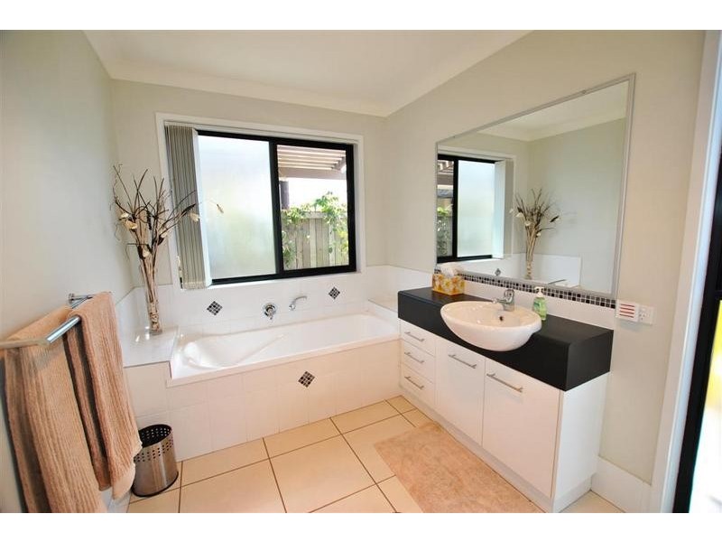 10 King Orchid Drive, Little Mountain QLD 4551