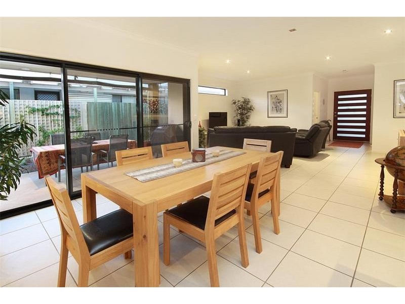 8 King Orchid Drive, Little Mountain QLD 4551