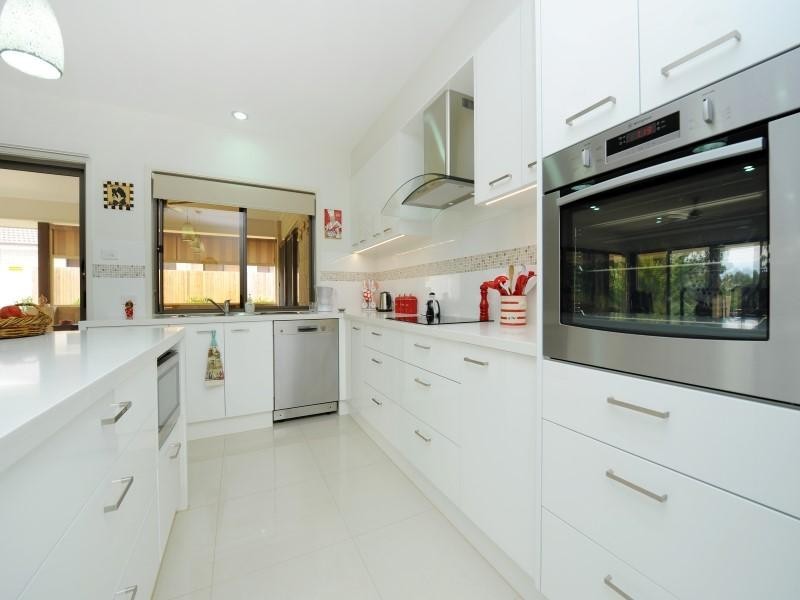 11 King Parrot Avenue, Glass House Mountains QLD 4518