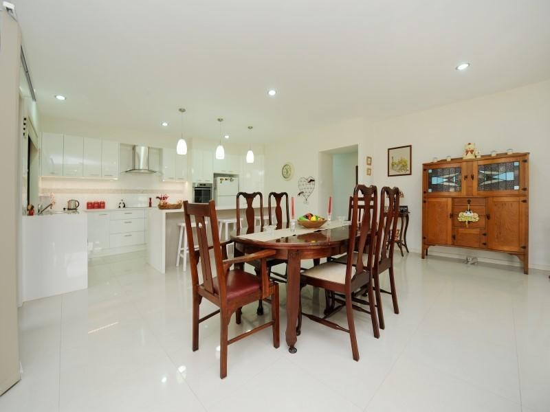 11 King Parrot Avenue, Glass House Mountains QLD 4518