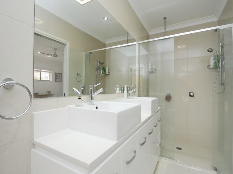 11 King Parrot Avenue, Glass House Mountains QLD 4518