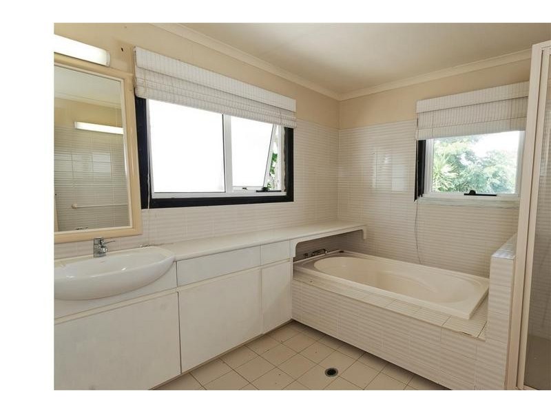 100 Lamerough Parade, Pelican Waters QLD 4551