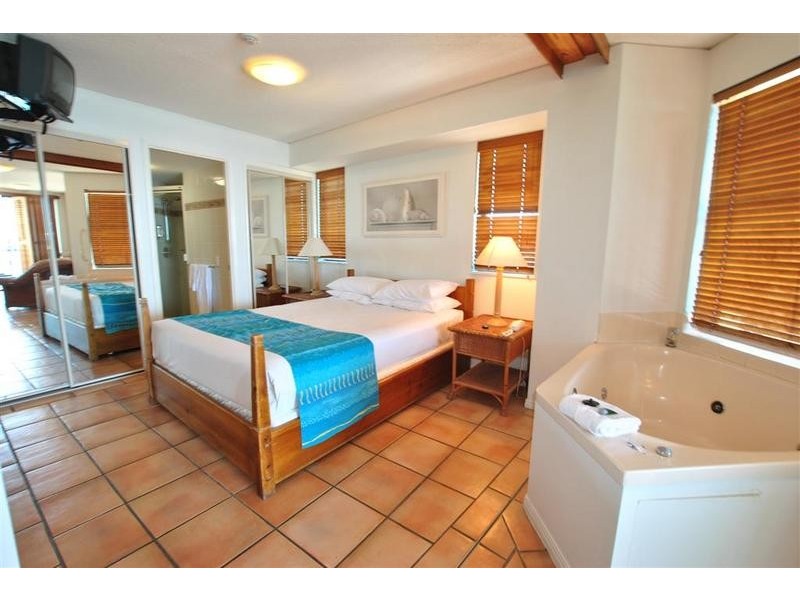 4 Tay Avenue, Caloundra QLD 4551