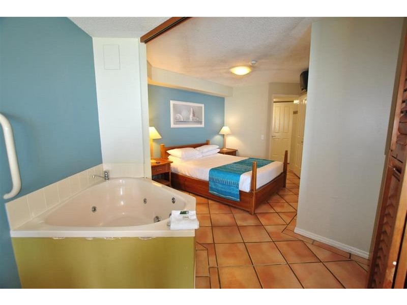 4 Tay Avenue, Caloundra QLD 4551