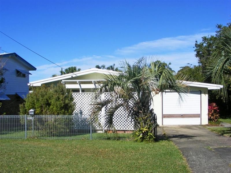 18 Lawley Street, Dicky Beach QLD 4551