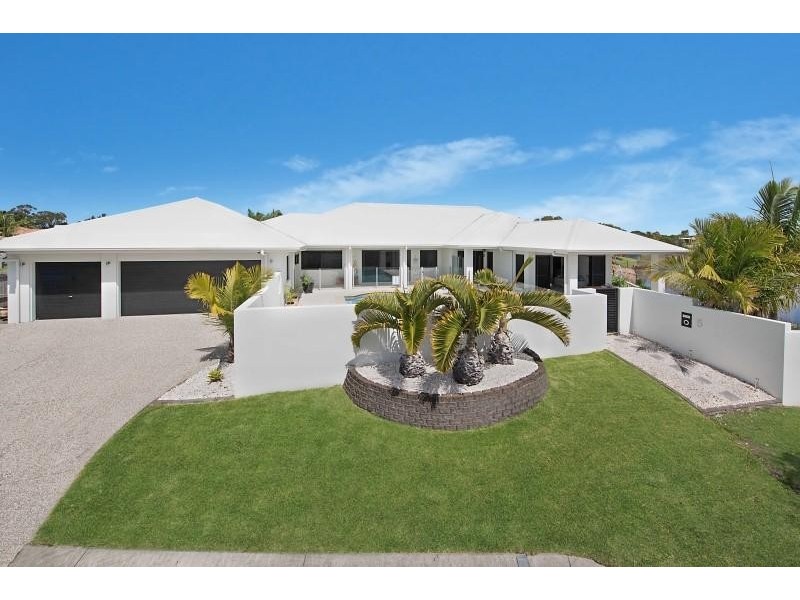 5 Leach Court, Pelican Waters QLD 4551