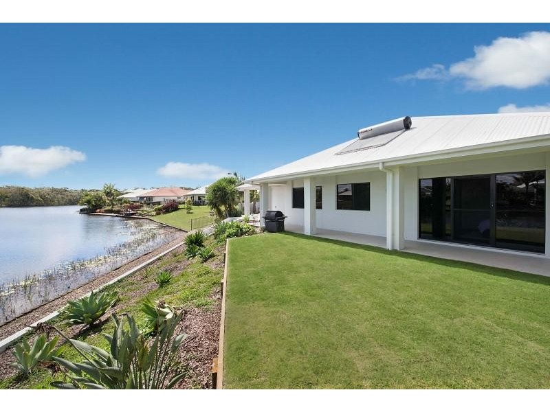5 Leach Court, Pelican Waters QLD 4551