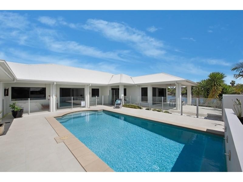 5 Leach Court, Pelican Waters QLD 4551