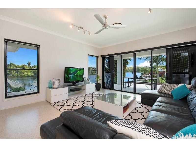 5 Leach Court, Pelican Waters QLD 4551