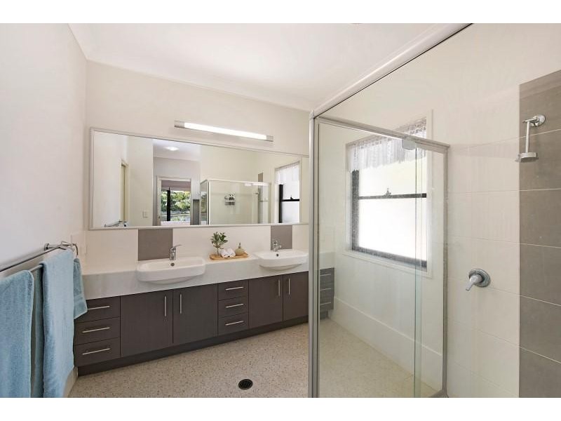 5 Leach Court, Pelican Waters QLD 4551