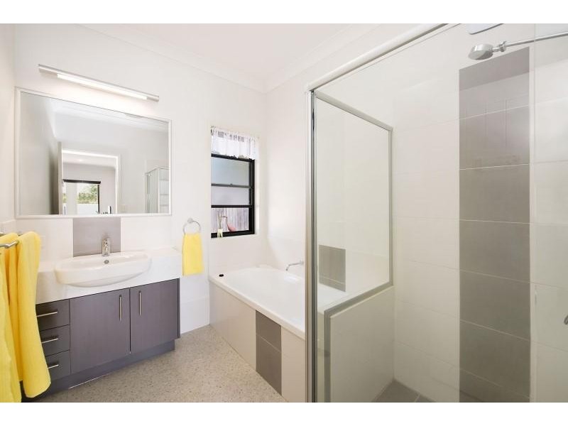 5 Leach Court, Pelican Waters QLD 4551