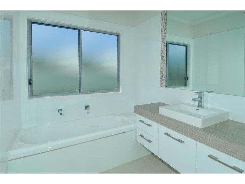 5 Leonie Court, Pelican Waters QLD 4551