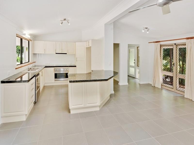 9 Lexington Drive, Little Mountain QLD 4551
