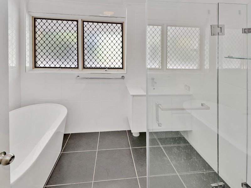 9 Lexington Drive, Little Mountain QLD 4551