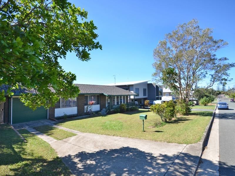 17 Mackay Street, Dicky Beach QLD 4551