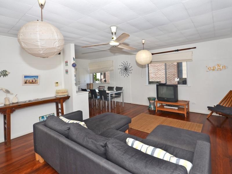 17 Mackay Street, Dicky Beach QLD 4551