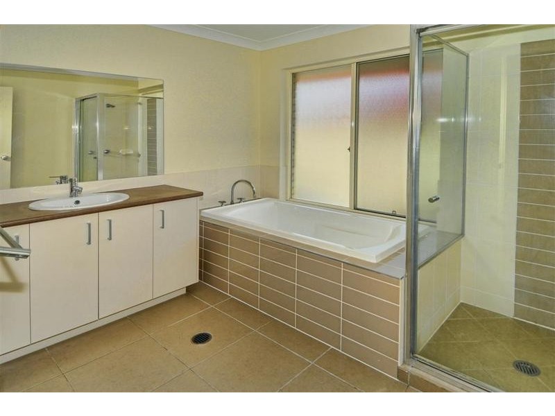 22 Maddock Avenue, Mooloolah Valley QLD 4553
