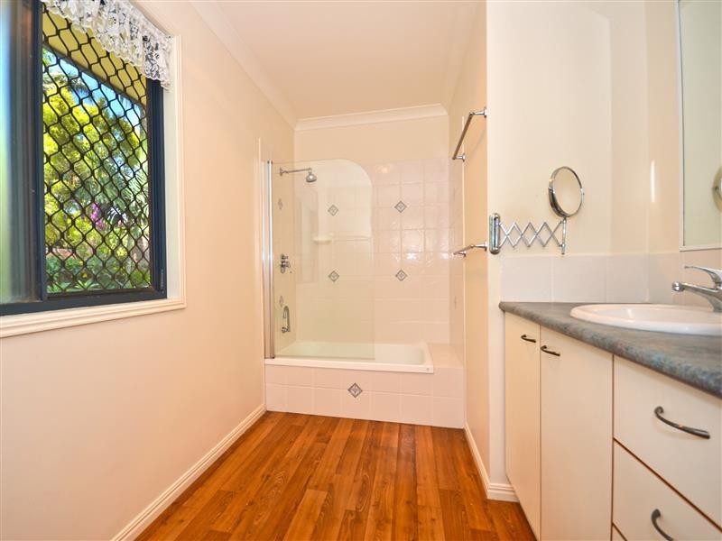 3 Manor Court, Little Mountain QLD 4551