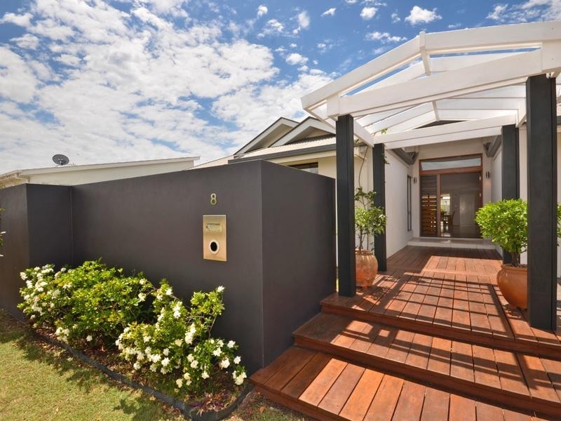 8 Mauritius Crescent, Kawana Island QLD 4575