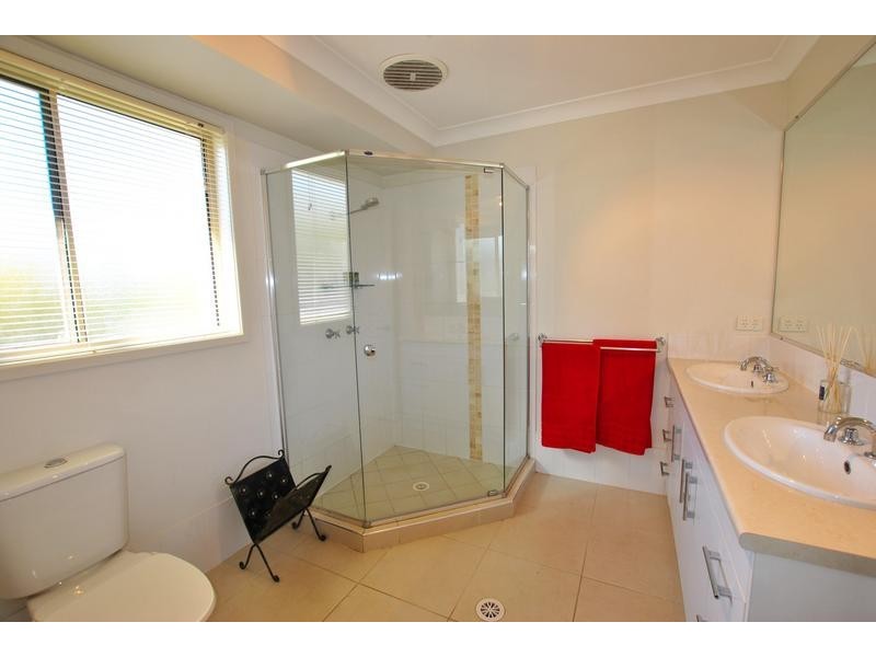 5 Mc Kenzie Court, Caloundra West QLD 4551