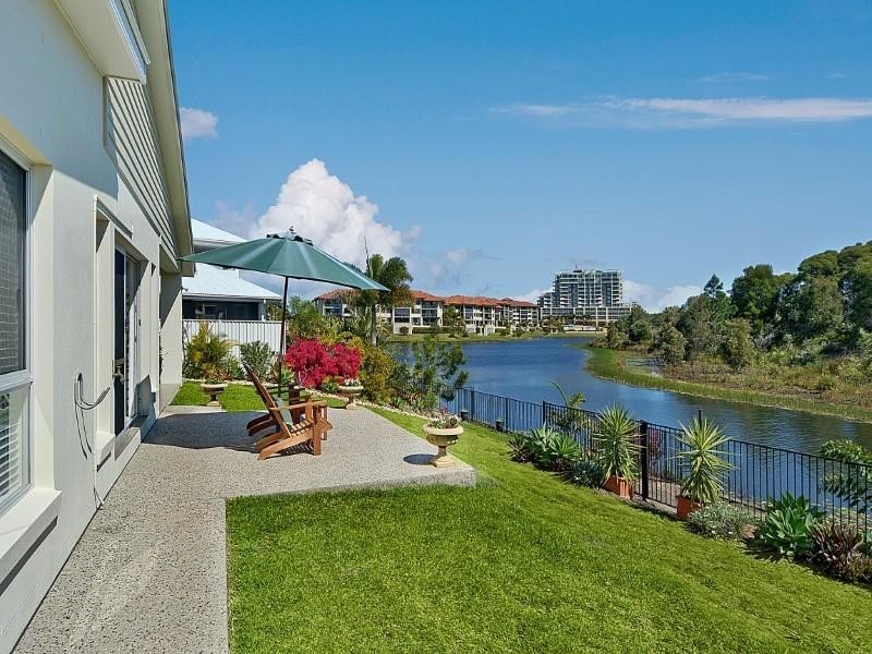 8 Millennium Circuit, Pelican Waters QLD 4551